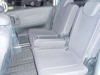 2005 Nissan Serena Photos