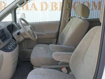 2005 Nissan Serena Pictures