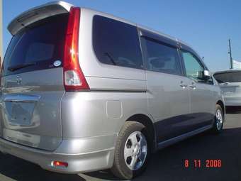 2005 Nissan Serena Pictures