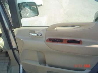 2005 Nissan Serena Photos