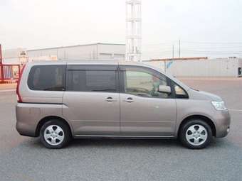 2005 Nissan Serena Photos