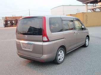 2005 Nissan Serena Photos