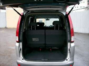 2005 Nissan Serena Photos