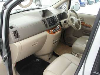 2005 Nissan Serena Pictures