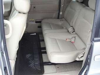 2005 Nissan Serena Pictures