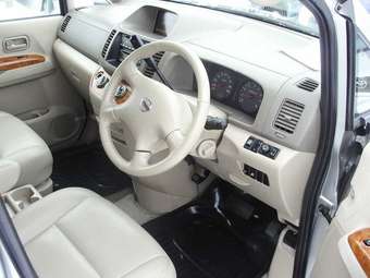 2005 Nissan Serena Photos