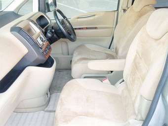 2005 Nissan Serena Photos