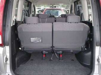 2005 Nissan Serena Pictures