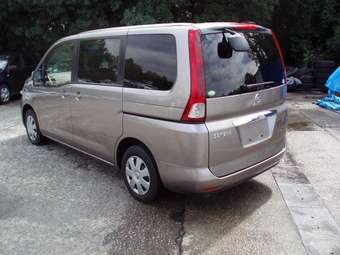 2005 Nissan Serena Pictures