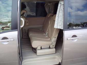 2005 Nissan Serena Photos