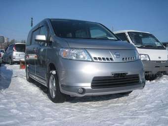 2005 Nissan Serena Photos