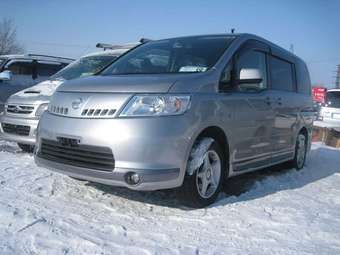 2005 Nissan Serena Pictures