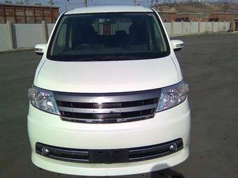 2005 Nissan Serena Pictures