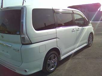 2005 Nissan Serena Pictures