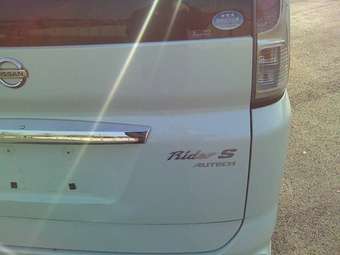 2005 Nissan Serena Photos