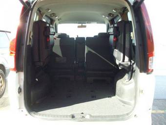 2005 Nissan Serena Photos