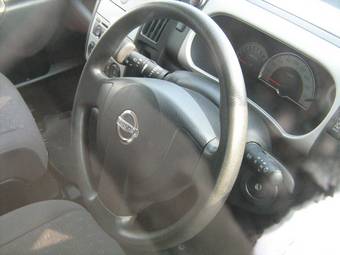 2005 Nissan Serena Photos