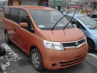 2005 Nissan Serena Photos