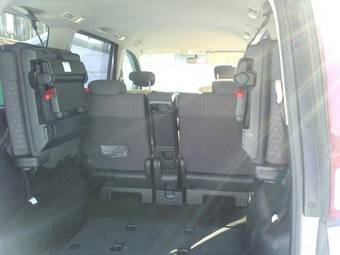 2005 Nissan Serena Photos