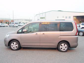 2005 Nissan Serena Images