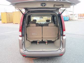 2005 Nissan Serena Pictures