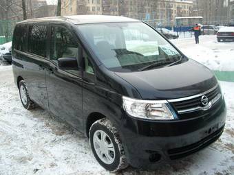 2005 Nissan Serena Pictures