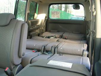 2005 Nissan Serena Pictures