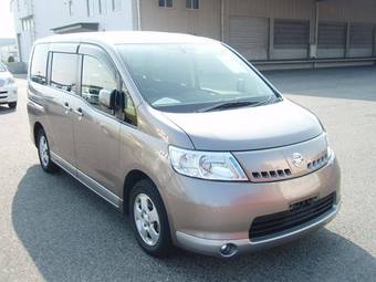 2005 Nissan Serena Photos