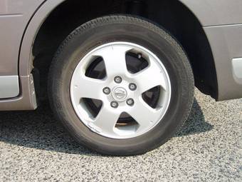 2005 Nissan Serena Photos