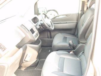 2005 Nissan Serena Pictures