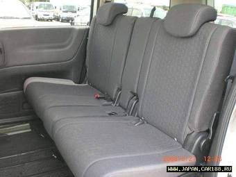 2005 Nissan Serena Pictures