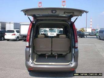 2005 Nissan Serena Images