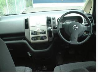 2005 Nissan Serena Photos