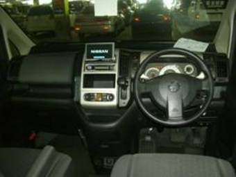 2005 Nissan Serena Photos