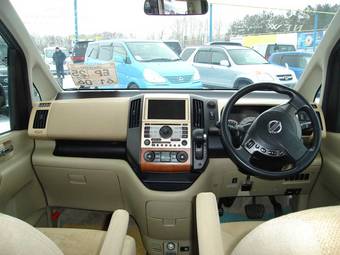 2005 Nissan Serena Photos