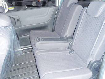 2005 Nissan Serena Pics