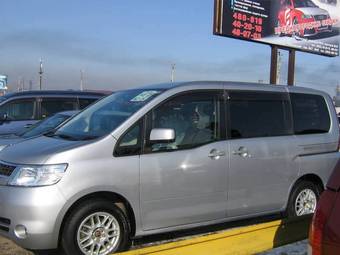 2005 Nissan Serena Pictures