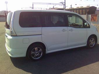 2005 Nissan Serena Photos