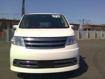 2005 Nissan Serena Photos