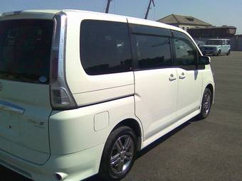 2005 Nissan Serena Pictures