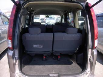 2005 Nissan Serena Photos