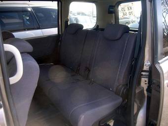 2005 Nissan Serena Photos