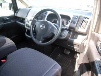 2005 Nissan Serena Photos