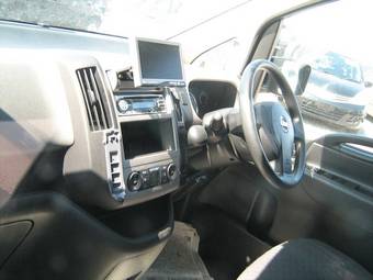 2005 Nissan Serena Photos