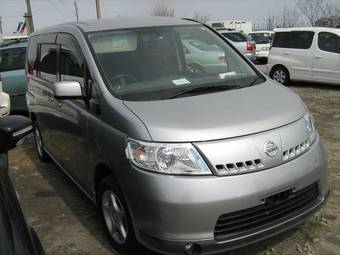 2005 Nissan Serena Photos