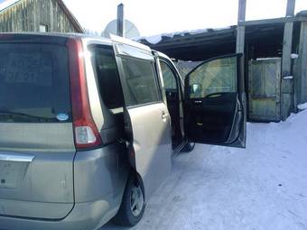 2005 Nissan Serena Pictures