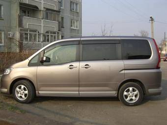 2005 Nissan Serena Pics