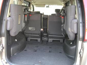 2005 Nissan Serena Photos