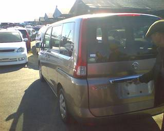 2005 Nissan Serena Photos