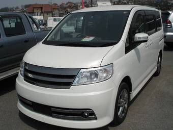 2005 Nissan Serena Pictures